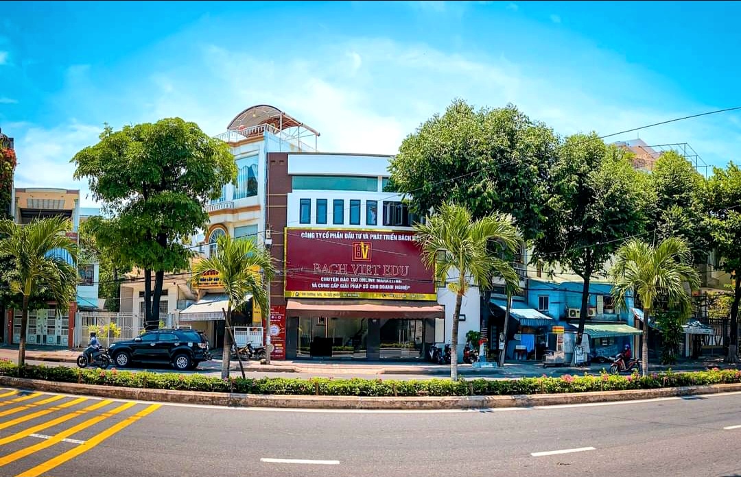 Chính chủ bán hoặc cho thuê nhà 3 tầng MT đường 2-9 Q.Hải Châu TTTP Đà Nẵng. Lh:0905057111 - Ảnh chính