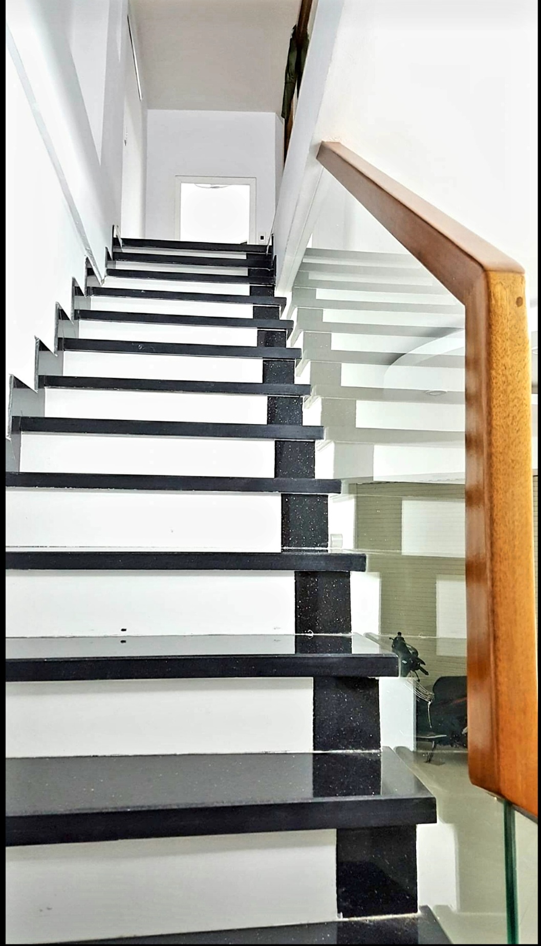 Chính chủ bán hoặc cho thuê nhà 3 tầng MT đường 2-9 Q.Hải Châu TTTP Đà Nẵng. Lh:0905057111 - Ảnh 4