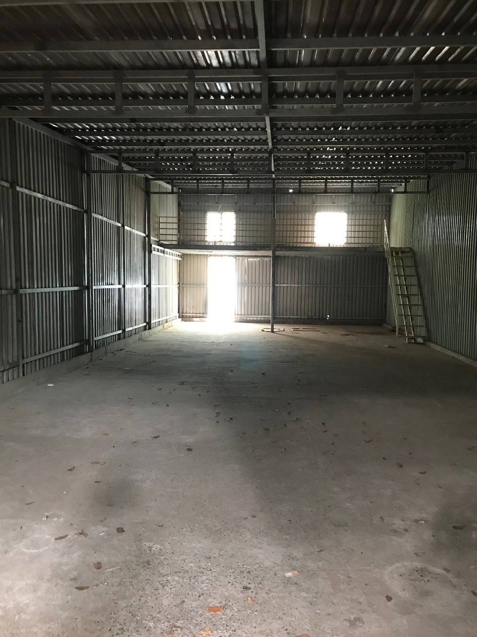 Cho thuê kho xưởng - vị trí đắc địa tại Quận 9, giá cả hấp dẫn.  210m2 chỉ 14tr/th. Lh:0986922112 - Ảnh 1