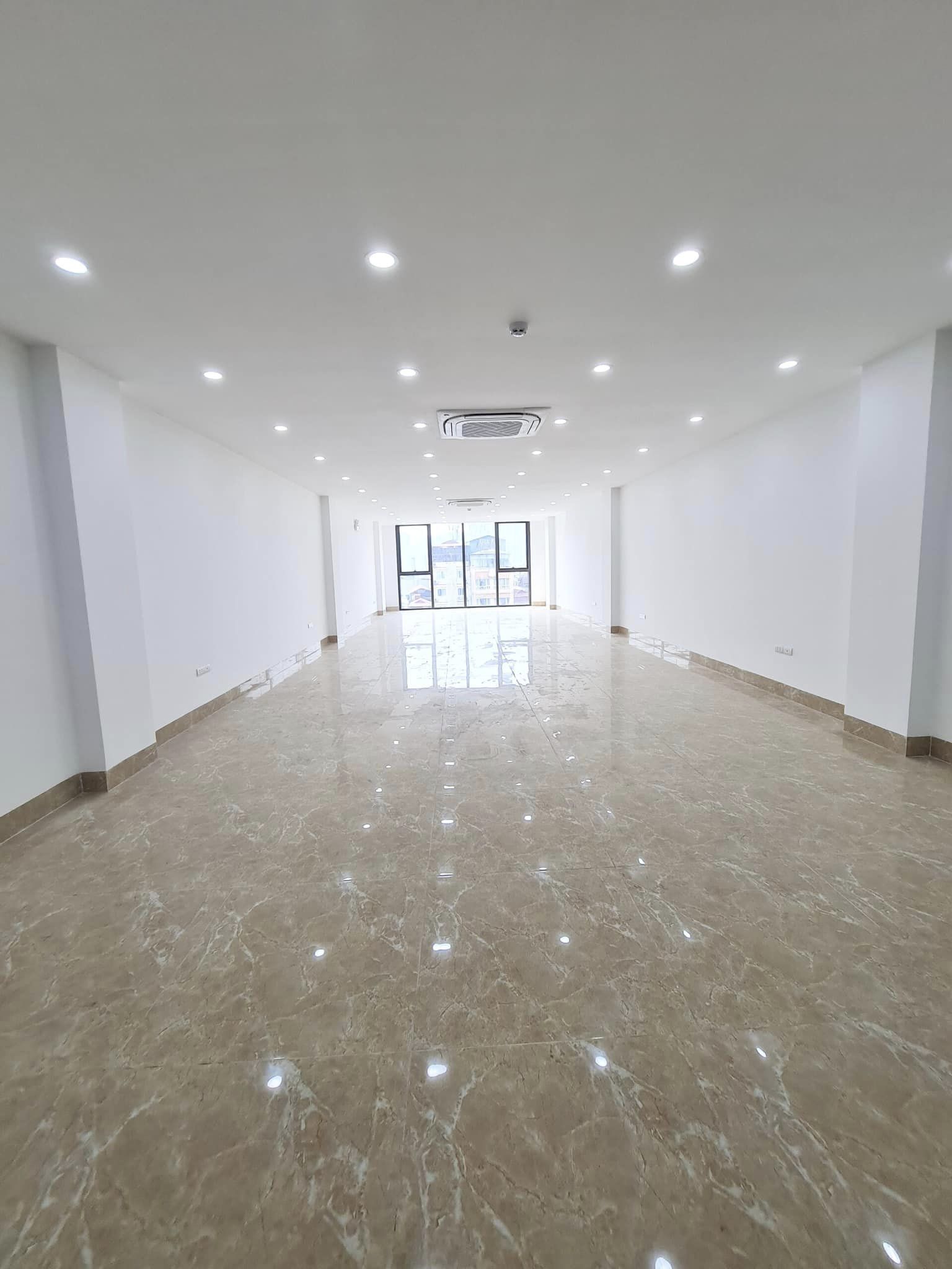 BÁN NHÀ MẶT PHỐ NGUYÊN HỒNG - VỊ TRÍ VIP 5 TẦNG KINH DOANH - DT 115M2 GIÁ CHÀO 7X TỶ - Ảnh 2