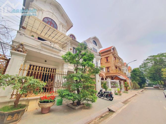 Bán Biệt thự KĐT Mễ Trì Thượng. DT 216m x 3 T. MT 15m. Hoàn thiện. Giá 30,5 tỷ. LH: 0964769634 - Ảnh 2