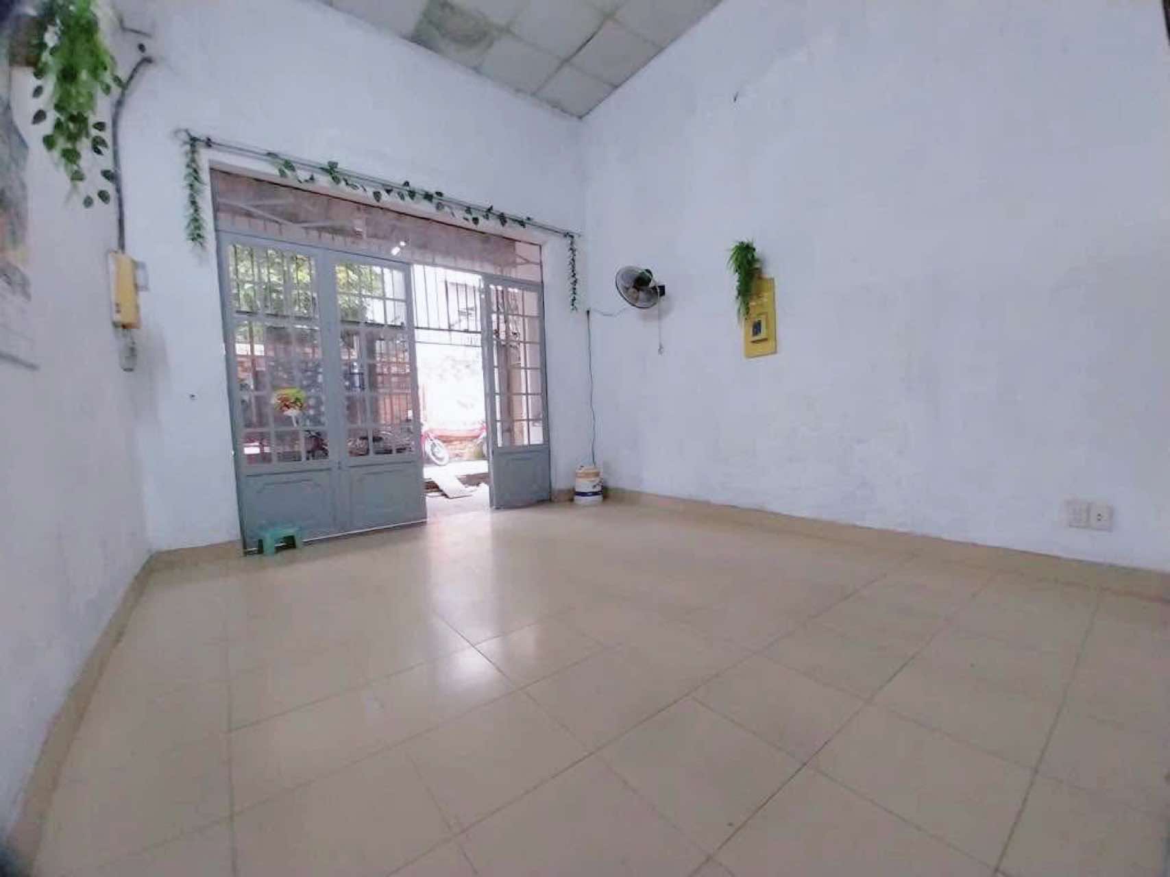 Bán nhà cấp 4 có lửng 56m2 ( 4*15 ) sát mt Hà Thị Khiêm Q12  , hẻm 3 gác , 3 TỶ NHỈNH 0932030061 - Ảnh 2