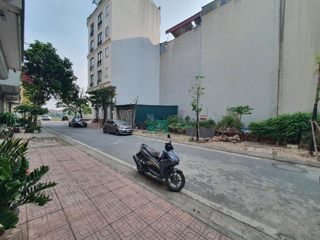 TẦM TIỀN HIẾM NGƯỜI BÁN- ĐẤT PHÂN LÔ- 5' PHÚT TỚI AEON MALL- VÀI BƯỚC CHÂN RA CÔNG VIÊN - Ảnh 1