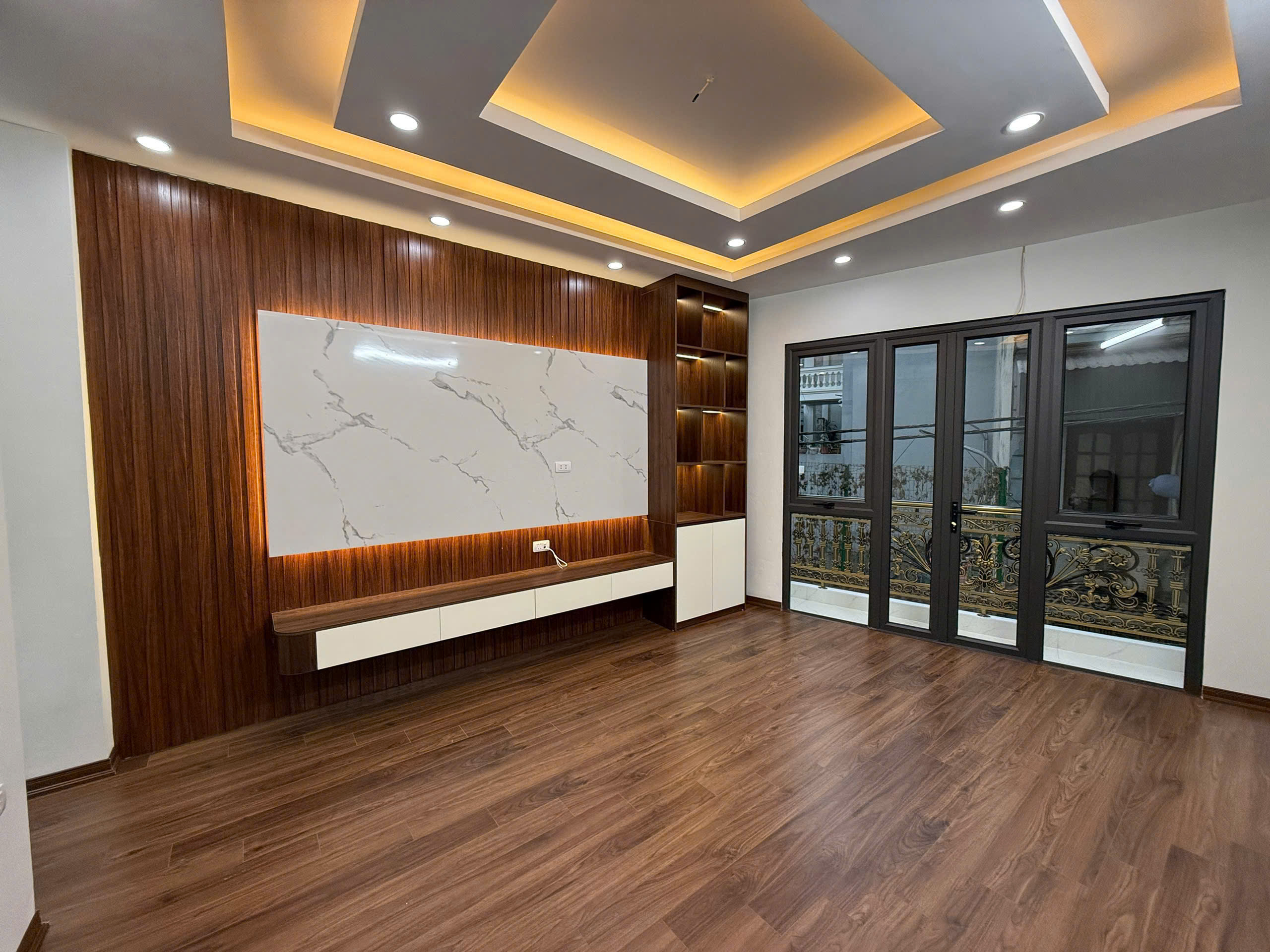 ĐỈNH CAO NHÀ ĐẸP! 5 TẦNG - THANG MÁY - NGÕ 299 HOÀNG MAI - 39.4M - 7.8 TỶ LH0886962299 - Ảnh chính