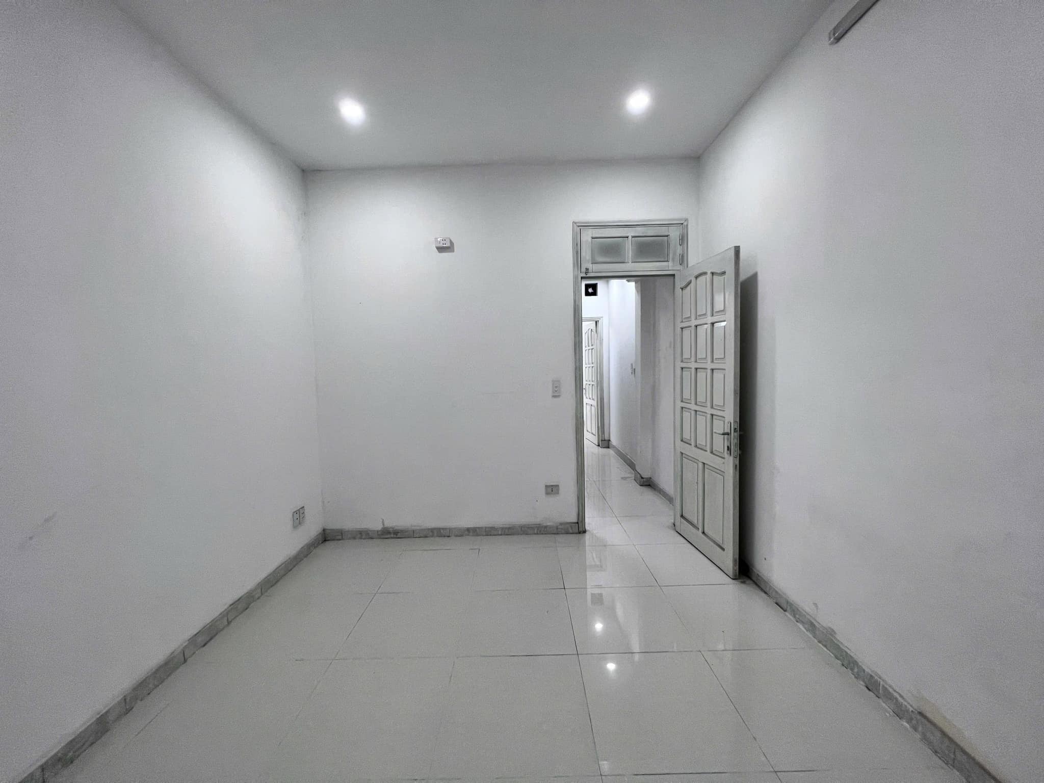 Nhà đẹp ngõ Lạc Long Quân, giá 11.5 tỷ, gần 47m2x6T, thang máy, ẢNH THẬT - Ảnh 2