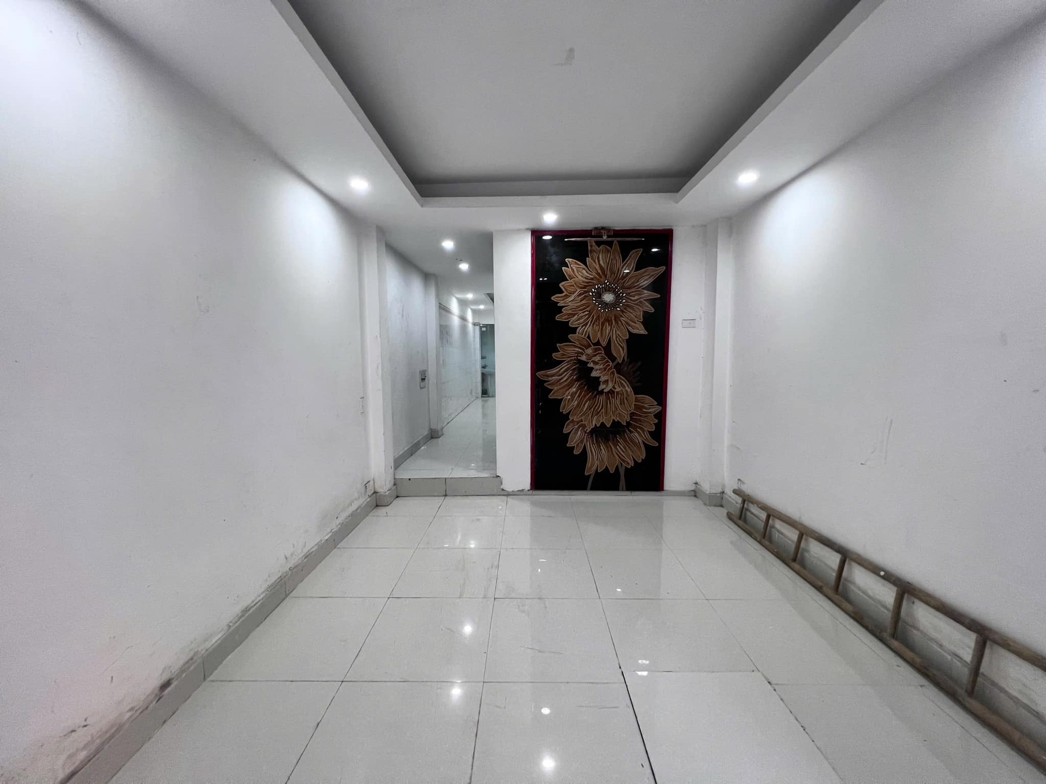 Nhà đẹp ngõ Lạc Long Quân, giá 11.5 tỷ, gần 47m2x6T, thang máy, ẢNH THẬT - Ảnh chính