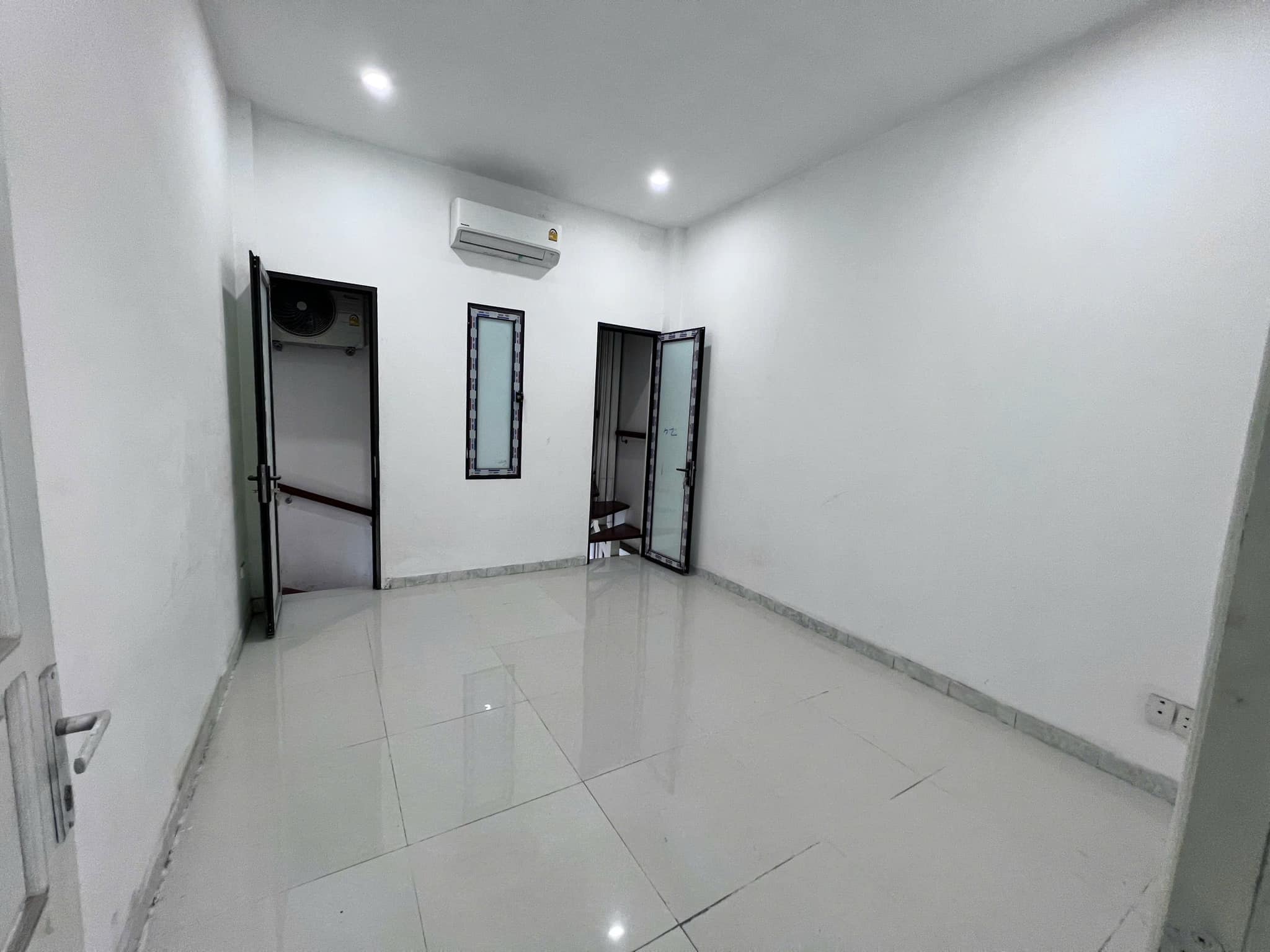 Nhà đẹp ngõ Lạc Long Quân, giá 11.5 tỷ, gần 47m2x6T, thang máy, ẢNH THẬT - Ảnh 1