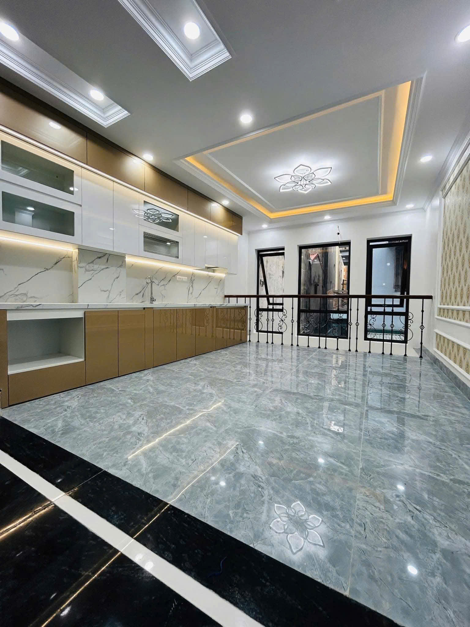 NHÀ 5 TẦNG MỚI PHỐ HOÀNG MAI- NGÕ 2.5M- ÔTÔ TRÁNH 10M- SỔ VUÔNG CC- 35.3M- GIÁ 6.63 TỶ - Ảnh 1