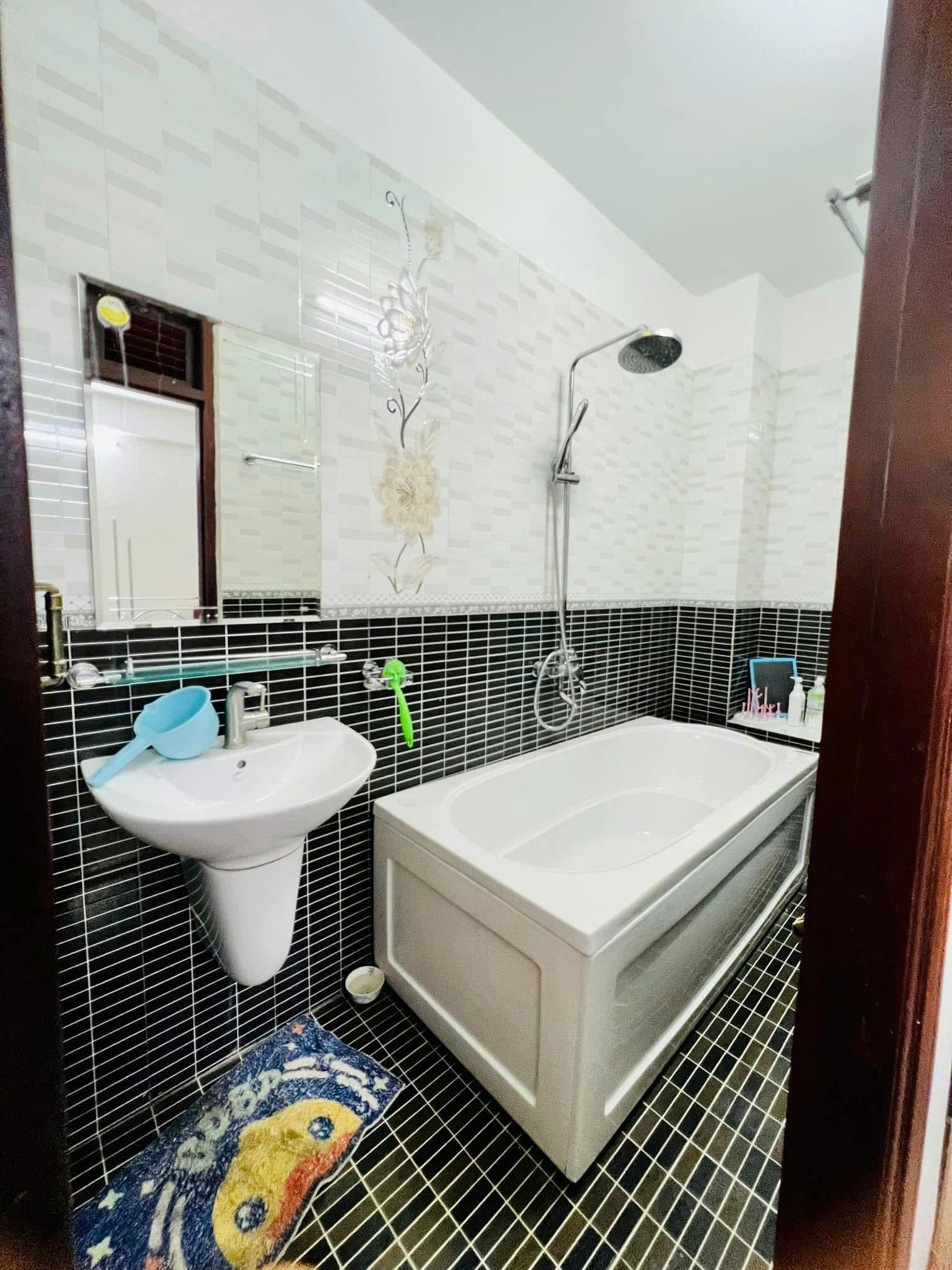 Nhà 2 lầu đẹp mặt tiền Phạm Văn Đồng - chỉ 4.580 tỷ - Ảnh 5