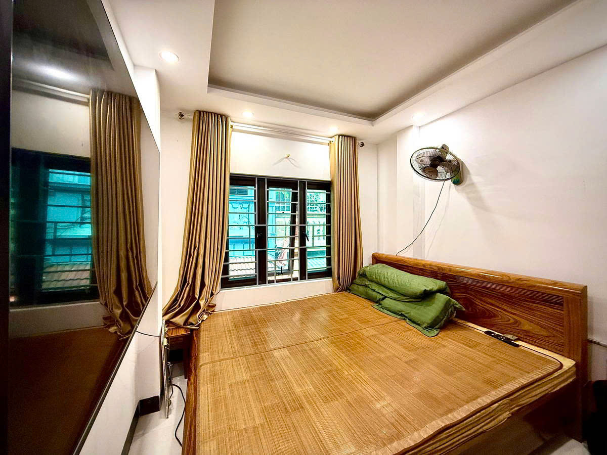 BÁN NHÀ CÙ CHÍNH LAN, NGÕ NÔNG, 20M RA PHỐ, PHÂN LÔ, 34M 4 TẦNG, 7.2 TỶ. LH:0976690183. - Ảnh chính