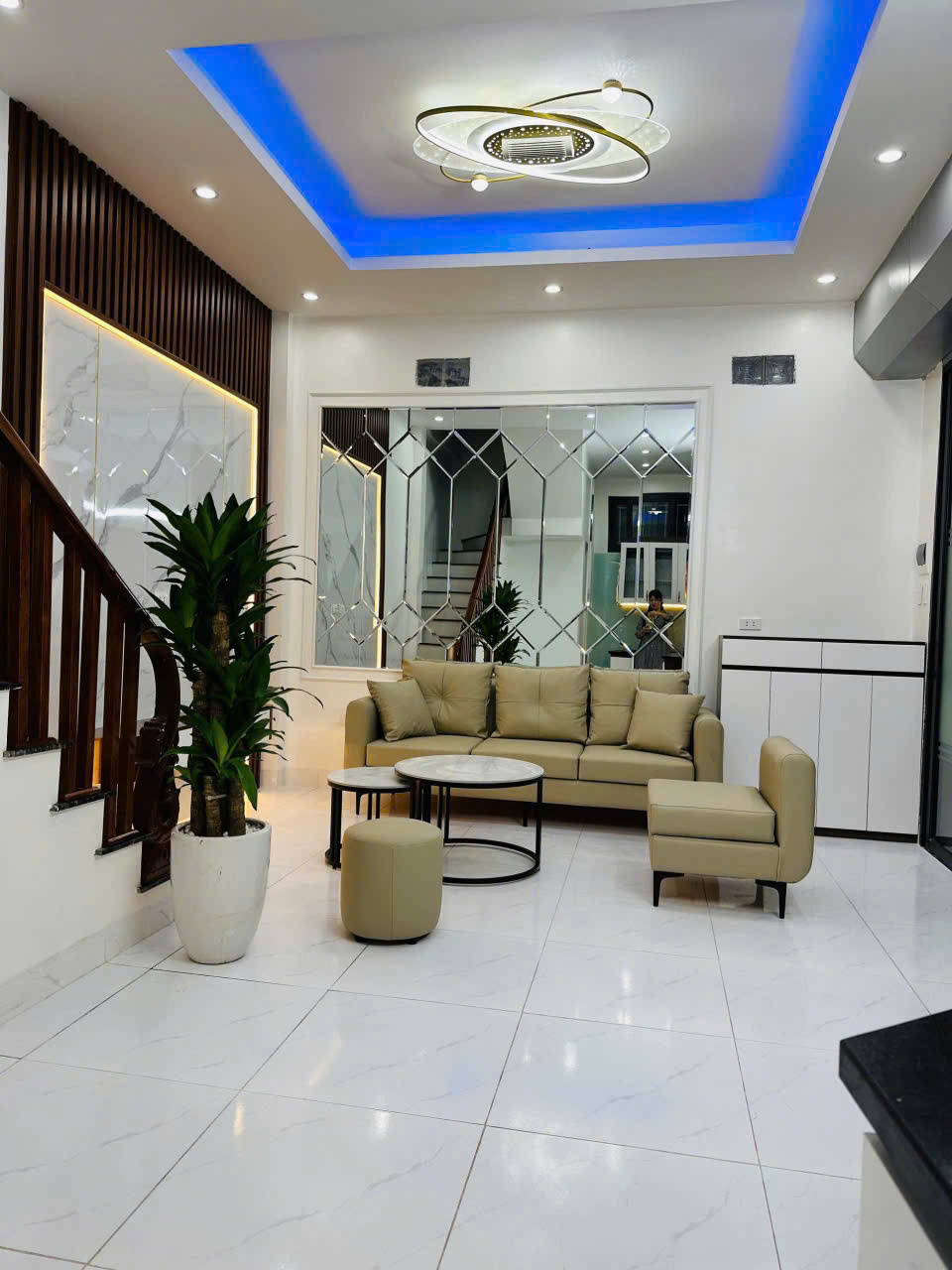 NHÀ ĐẸP NGÕ GỐC ĐỀ, MINH KHAI - 5 TẦNG, 5 NGỦ - NGÕ 2.5M THÔNG - 42.5M2 - GIÁ 7.69 TỶ TL - Ảnh 1