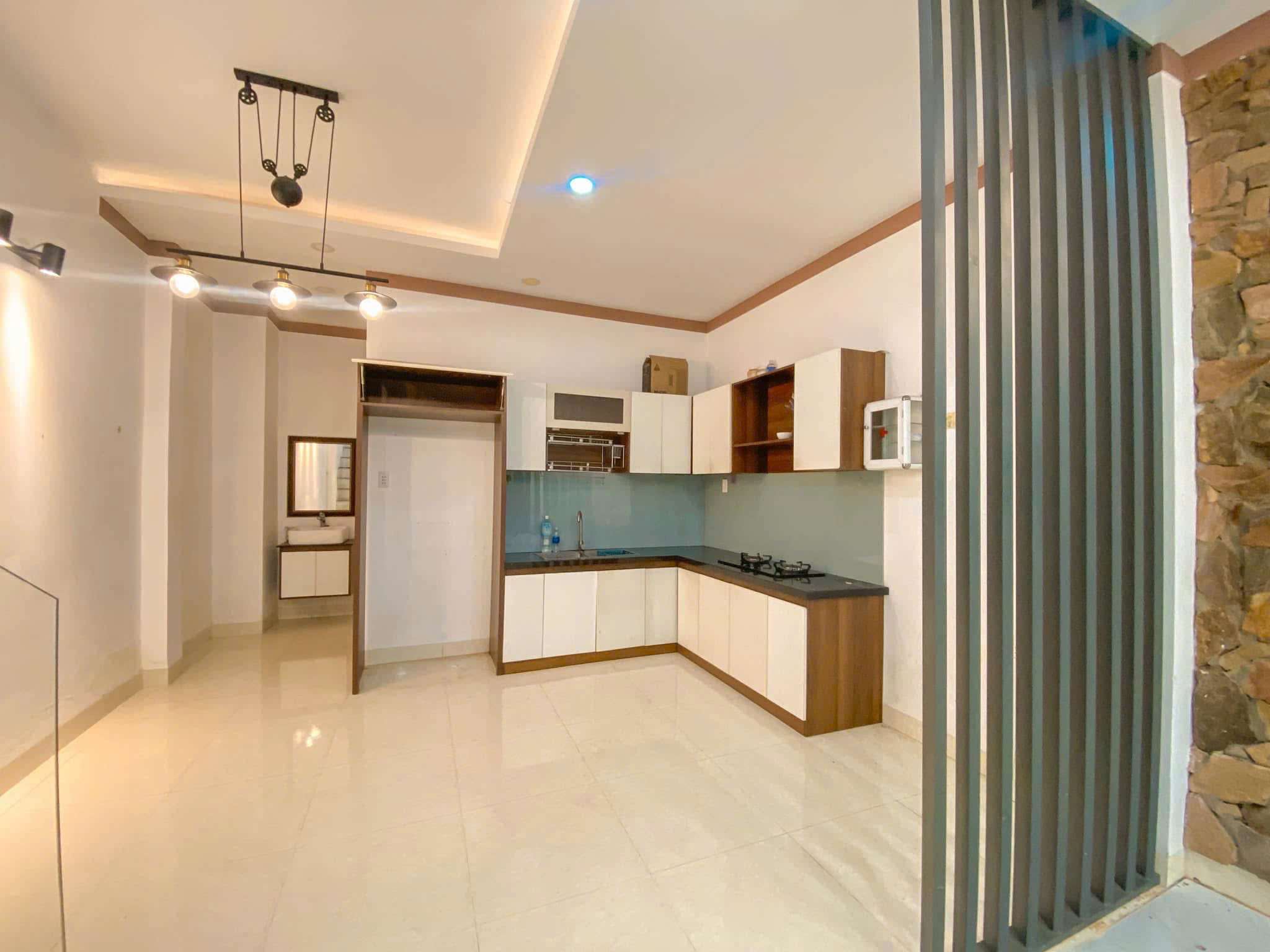 Chỉ 2.290 tỷ sở hữu ngay nhà đẹp 1 mê hẻm Dương Vân Nga gần Ecopark - Ảnh 3