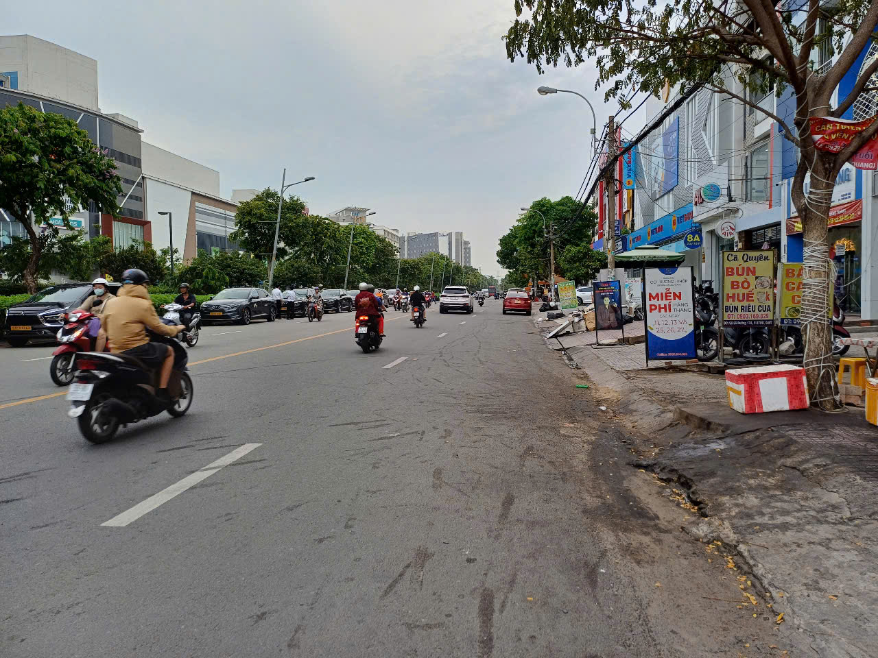 NHÀ 6.5 TỶ GẦN ĐƯỜNG HÀNG DƯƠNG  BTĐ.B, ĐỐI DIỆN UBND Q. BÌNH TÂN LH:0988200982 - 0786899699 - Ảnh 4