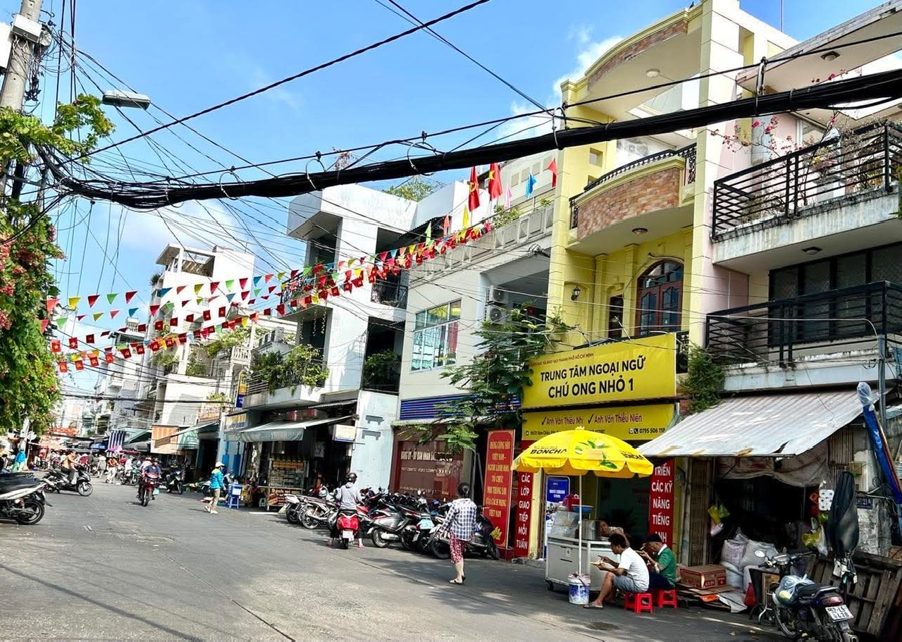 BÁN NHÀ MẶT TIỀN ĐƯỜNG XÓM CHIÊU. VỊ TRÍ SIÊU SIÊU VÍP -VÀI BƯỚC ĐÊN NHÀ THỜI XC- TRƯỜNG HỌC -UBND. - Ảnh 3