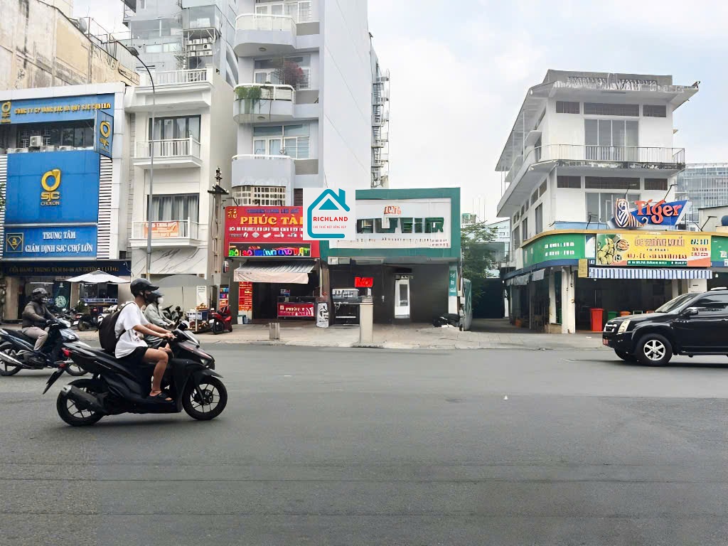 Cho thuê nhà 2 mặt tiền 246 Trần Phú, P.9 Q.5. Giá 220 triệu - Ảnh 1