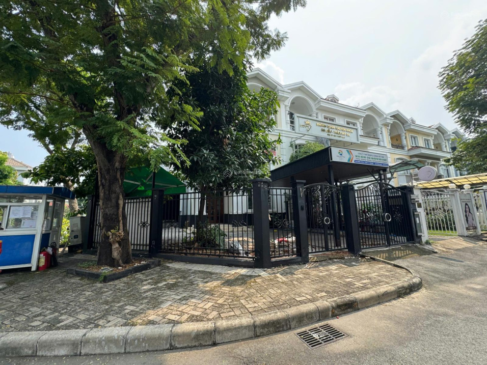 Bán biệt thự Mỹ Phú 3, Phú Mỹ Hưng căn góc đường lớn, Giá rẻ nhất thị trường. Chốt 65 tỷ - Ảnh 1