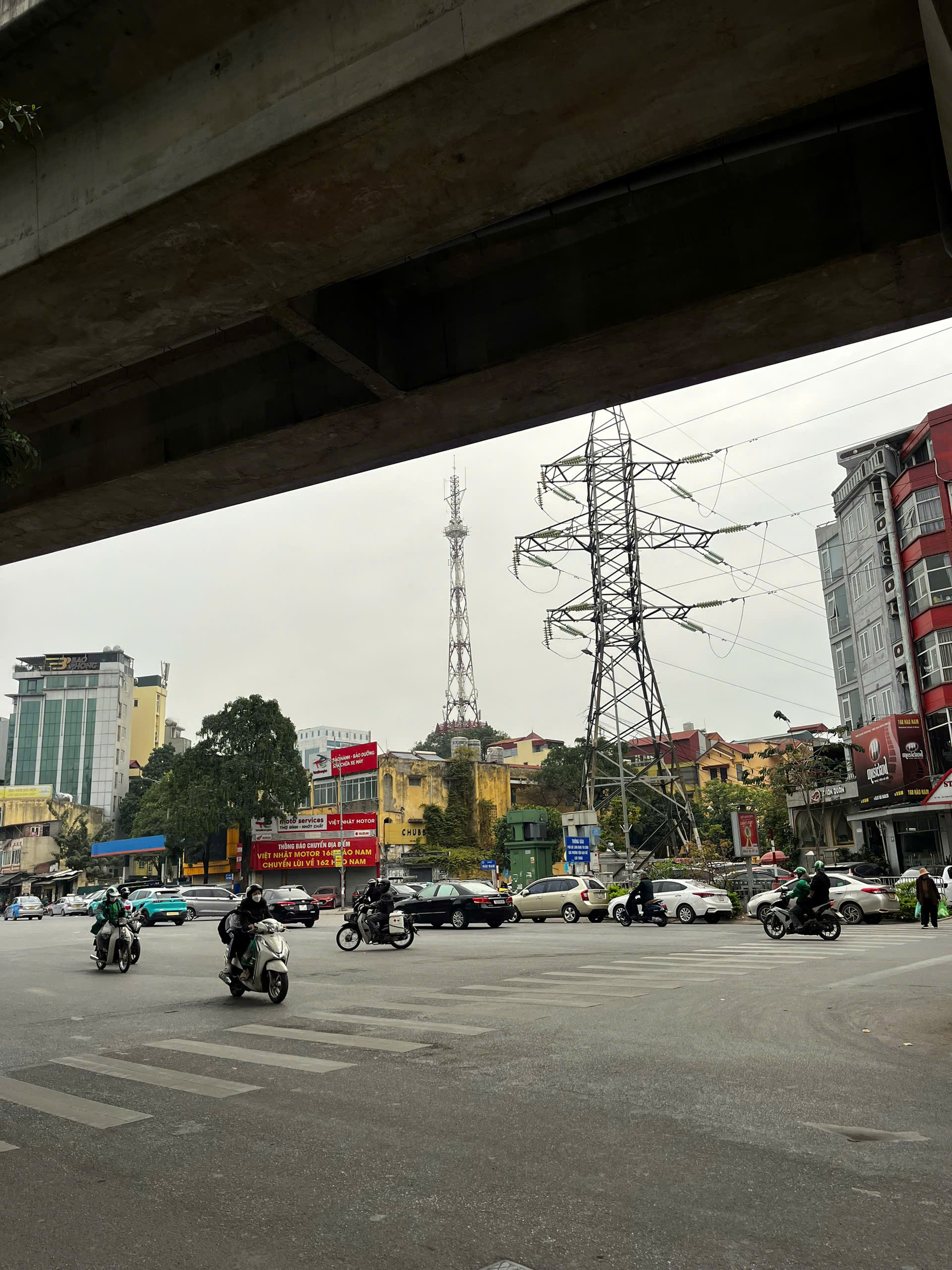 Bán nhà mặt phố Hào Nam - vỉa hè, ô tô dừng đỗ, 50m MT 4.3m vuông đẹp - Ảnh 1
