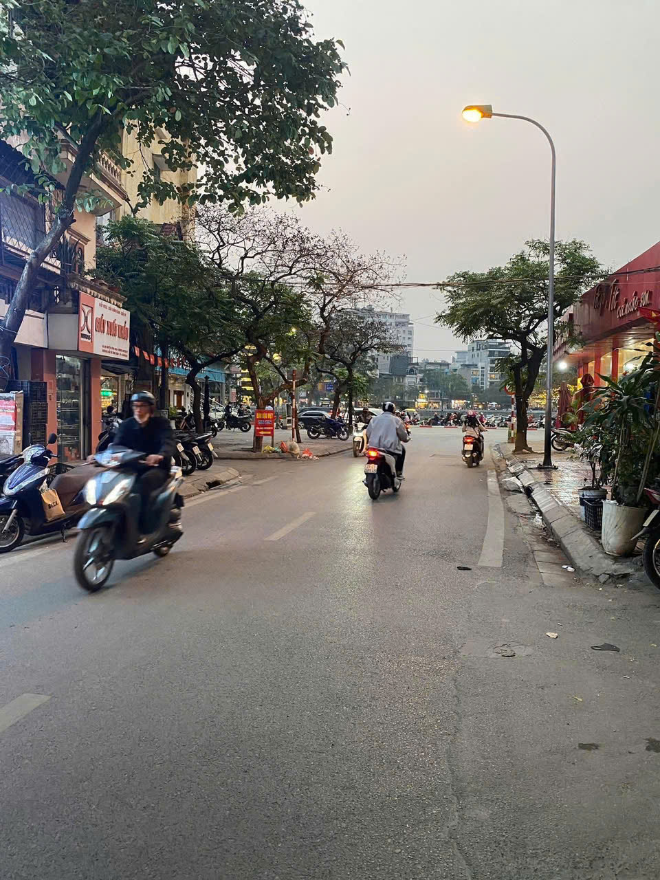 Nhà mặt phố Nguyễn Công Hoan - Ngọc Khánh, Ba Đình sổ đ ỏ 105m, MT 6,5m gi á 48 tỷ - Lô góc - Ảnh 1