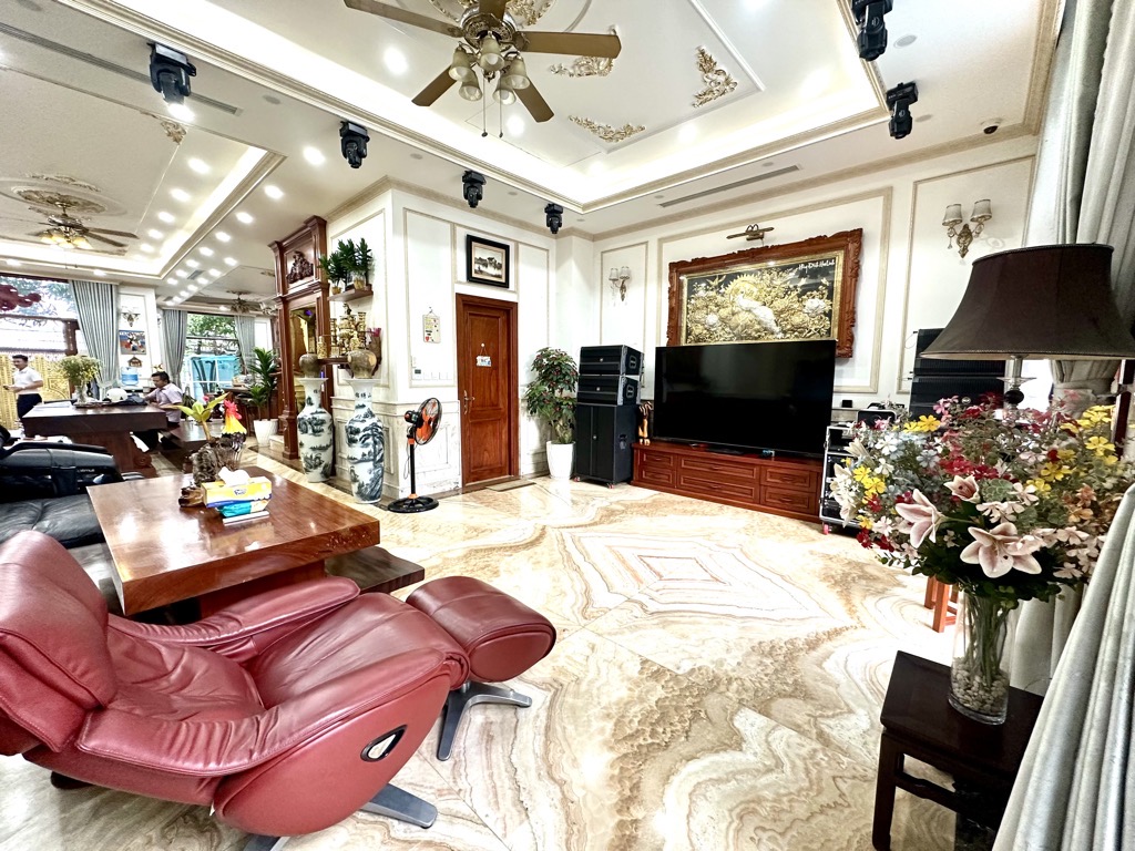 Biệt thự cao cấp KDC Nam Hoà, Phước Long A, 160m2, ngang 8m, đường 12m 18ty - Ảnh chính