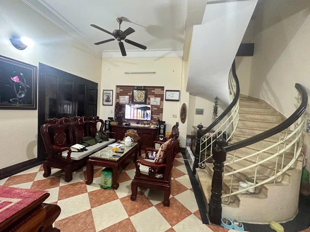 NGỌC LÂM , LONG BIÊN – NHÀ ĐẸP, LÔ GÓC, Ô TÔ TRÁNH – GARA – NGÕ THÔNG – 91M² – GIÁ TỐT - Ảnh 2