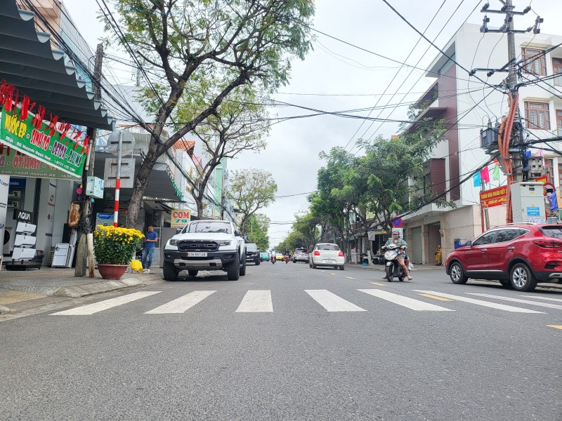 ♣ MT đường 10.5m Huỳnh Ngọc Huệ, KD cực tốt, 120m2, ngang 5.5m, 3 tầng, giá đầu tư 10.8 ty - Ảnh 4