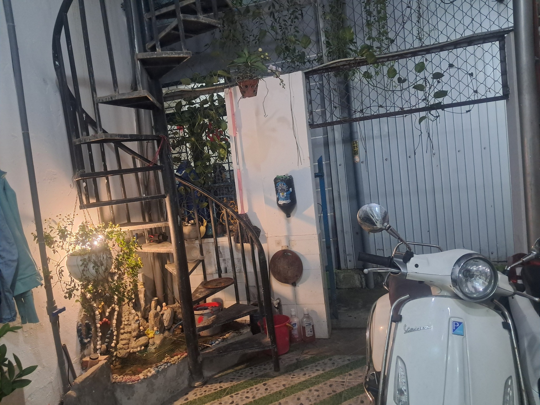 # Nhà gần khu Chợ Đống Đa , 40m2, gác đúc, cây xanh tự nhiên thân thiện 2.3x tỷ - Ảnh 1