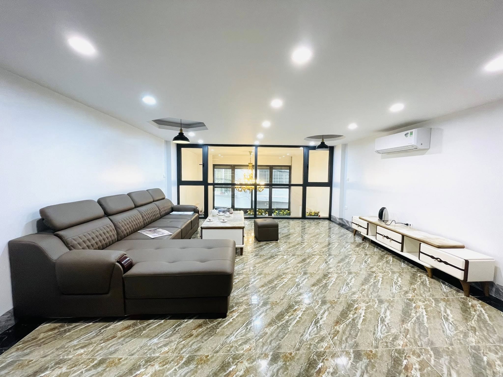 Phố VIP Nguyên Hồng 50m2 - 5 tầng - Mặt tiền 5m vỉa hè ô tô kinh doanh đỉnh giá 31 tỷ - Ảnh 2