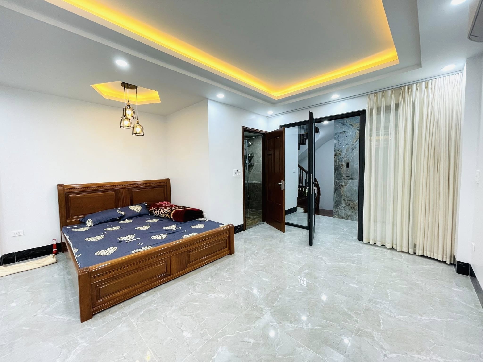 Phố VIP Nguyên Hồng 50m2 - 5 tầng - Mặt tiền 5m vỉa hè ô tô kinh doanh đỉnh giá 31 tỷ - Ảnh 1