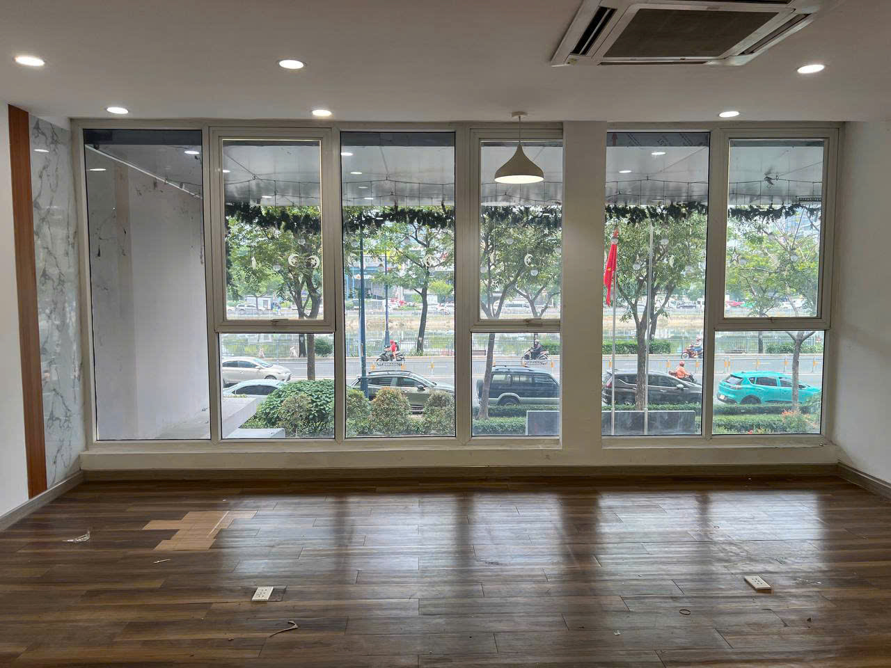 CHO THUE VAN PHONG QUAN 4_75M2 THOANG MAT - Ảnh 3
