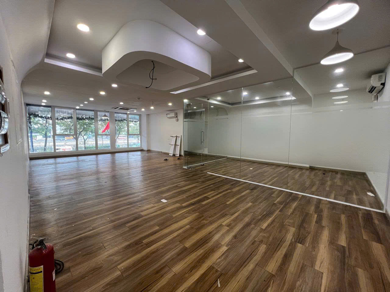 CHO THUE VAN PHONG QUAN 4_75M2 THOANG MAT - Ảnh 4