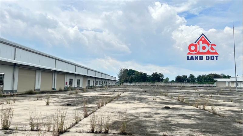 X108 nhà xưởng bán với khuôn viên nền bê tông. giao thông thuận lợi SX ngày đêm - Ảnh chính