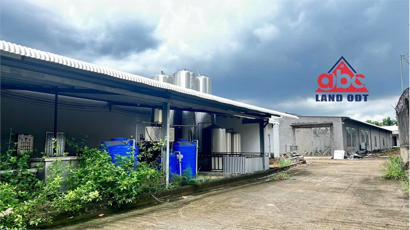 X108 nhà xưởng bán với khuôn viên nền bê tông. giao thông thuận lợi SX ngày đêm - Ảnh 3