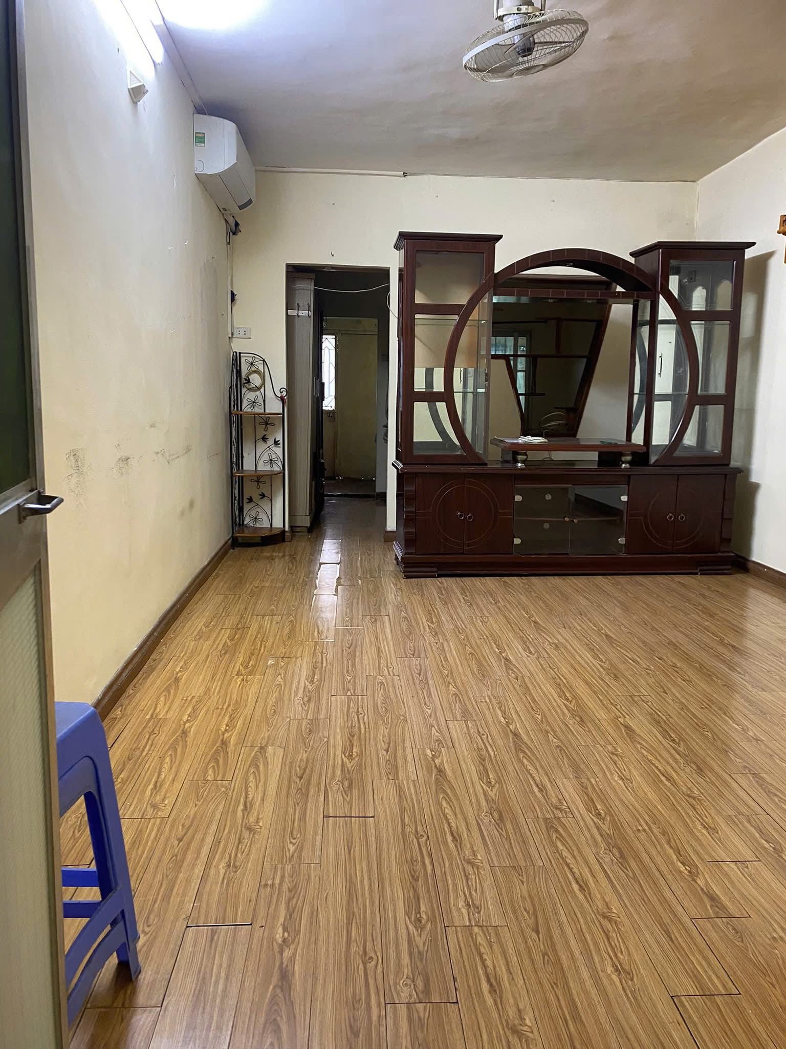 Cho thuê nhà tập thể tầng 3 Giảng Võ - Đống Đa 70m, 2 ngủ giá 7.5 triệu, ở nhóm, GĐ - Ảnh chính