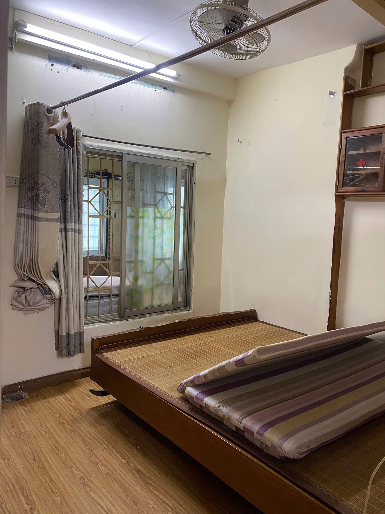 Cho thuê nhà tập thể tầng 3 Giảng Võ - Đống Đa 70m, 2 ngủ giá 7.5 triệu, ở nhóm, GĐ - Ảnh 1