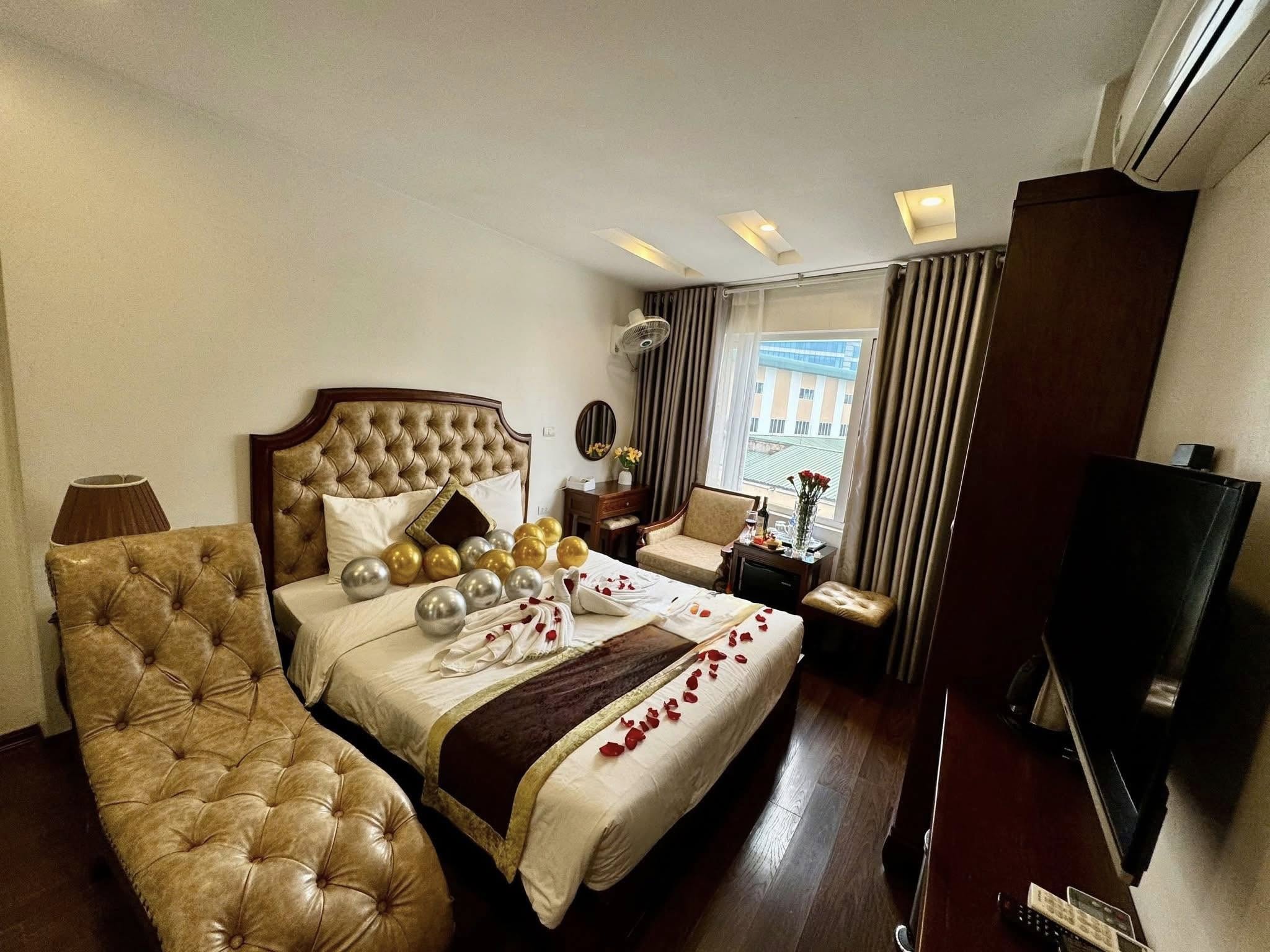 Bán NHANH KS 3* trung tâm quận Thanh Xuân, 102m2x8 tầng, thang máy, lô góc 69,9 tỷ - Ảnh 1