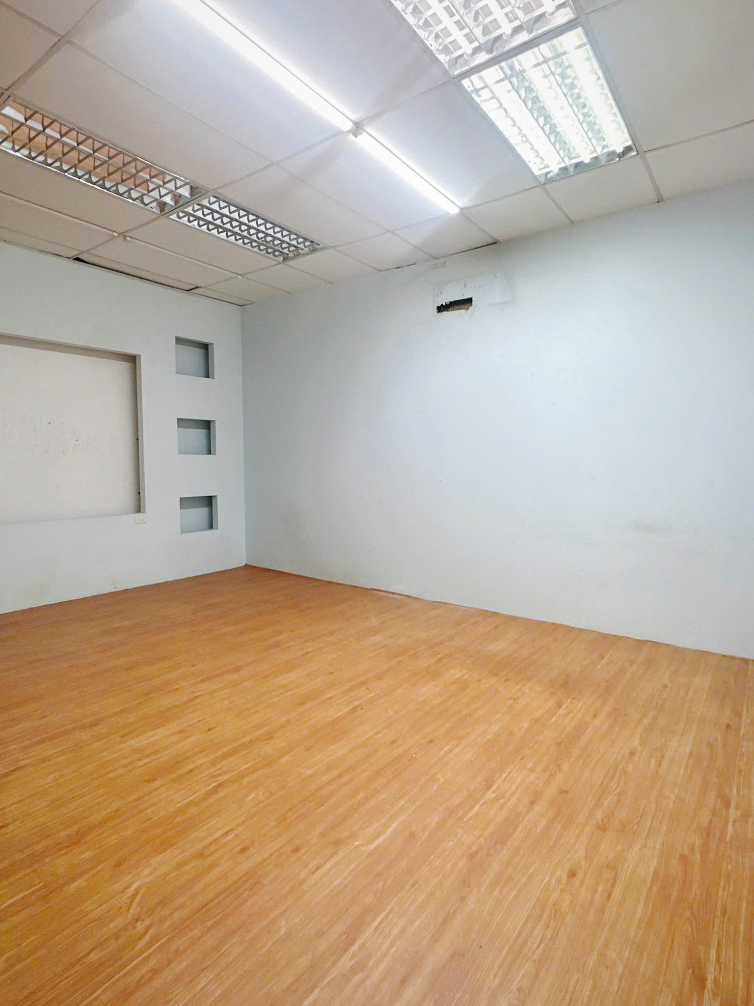 Cho thuê tòa nhà mặt đường tại KCN Ngọc Hồi, Thanh Trì - Ảnh 1