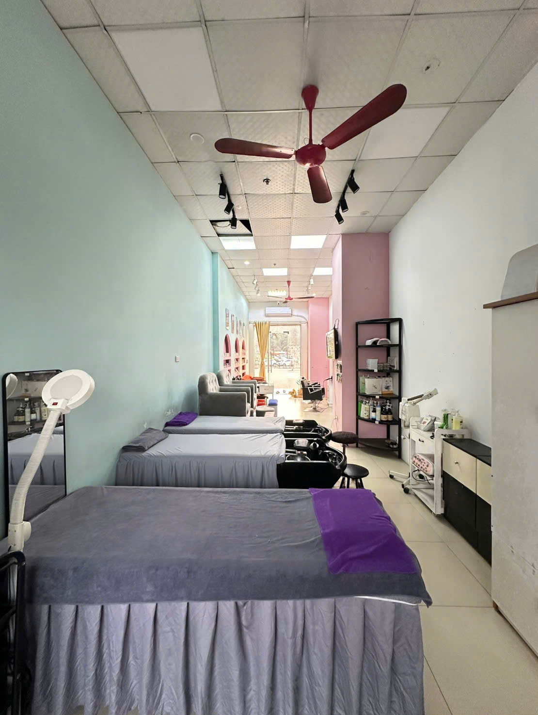 SIÊU HÓT – MÌNH CHÍNH CHỦ CẦN NHƯỢNG LẠI CỬA HÀNG NAIL-MI-GỘI TẠI CHÂN ĐẾ CHUNG CƯ VINACONEX 3 – - Ảnh 1