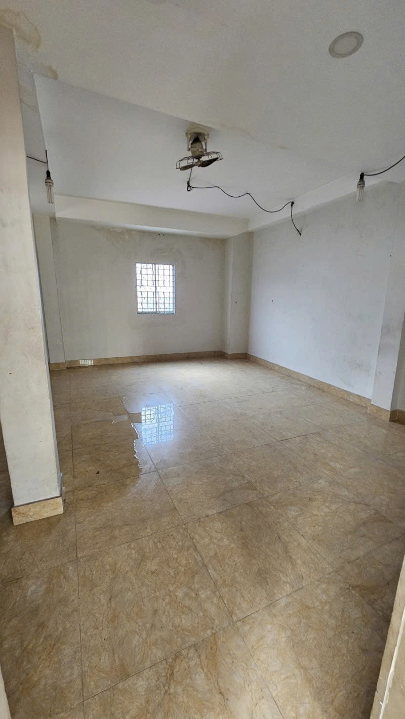 Bán nhà Mặt tiền Lạc Long Quân ngay Âu Cơ,  4.7x16m, 5 Tầng, 6 PN, giảm còn 16.8 tỷ. - Ảnh 2
