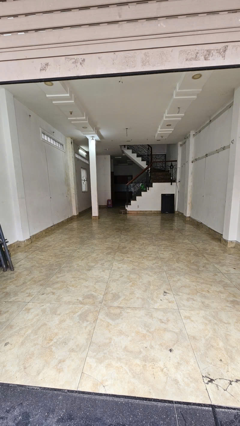 Bán nhà Mặt tiền Lạc Long Quân ngay Âu Cơ,  4.7x16m, 5 Tầng, 6 PN, giảm còn 16.8 tỷ. - Ảnh 1