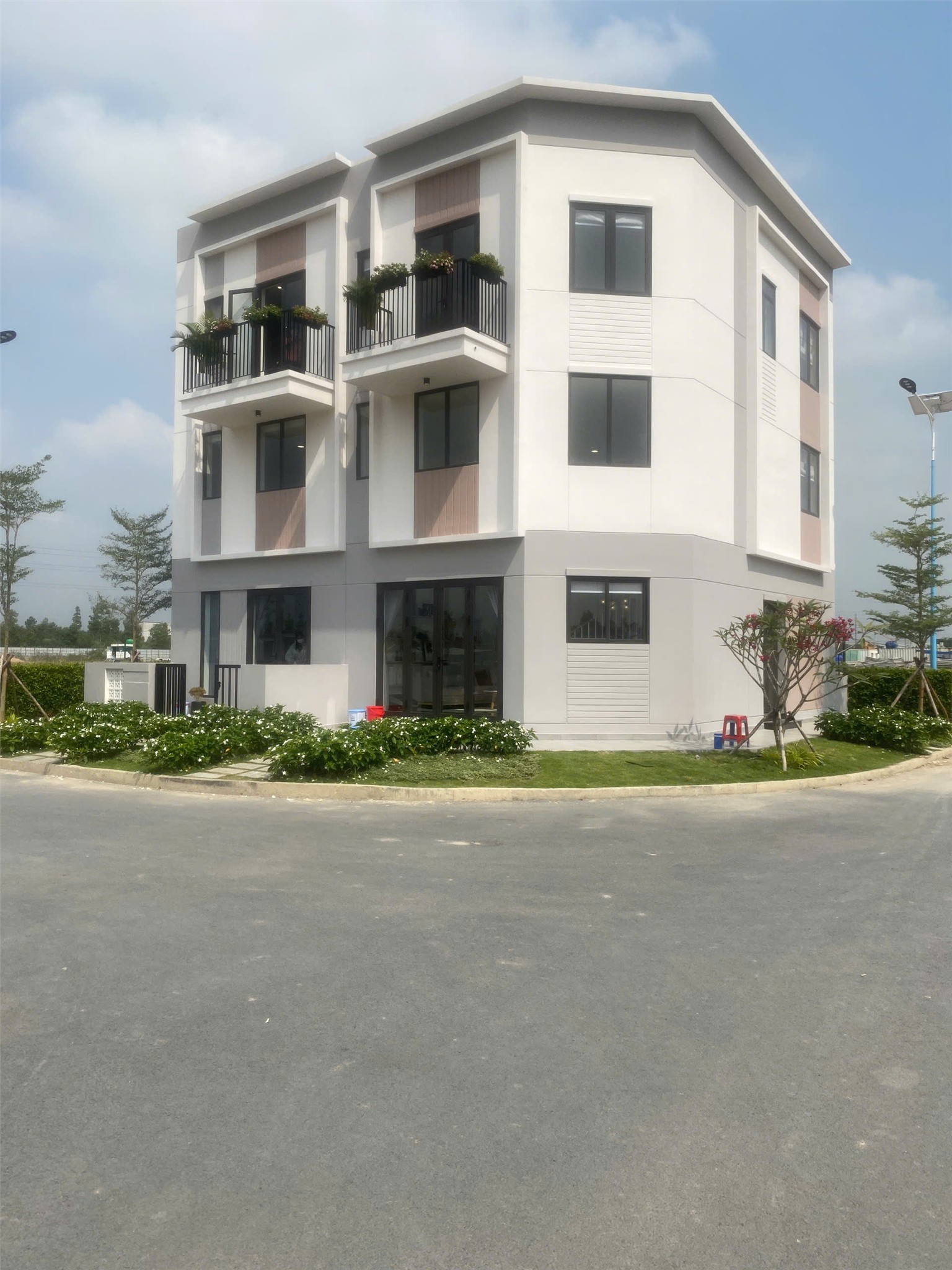 Nhà Ở Xã Hội Hòa Phú – Nhà Mới, Nội Thất Đầy Đủ, Chỉ Còn Vài Căn - Ảnh chính