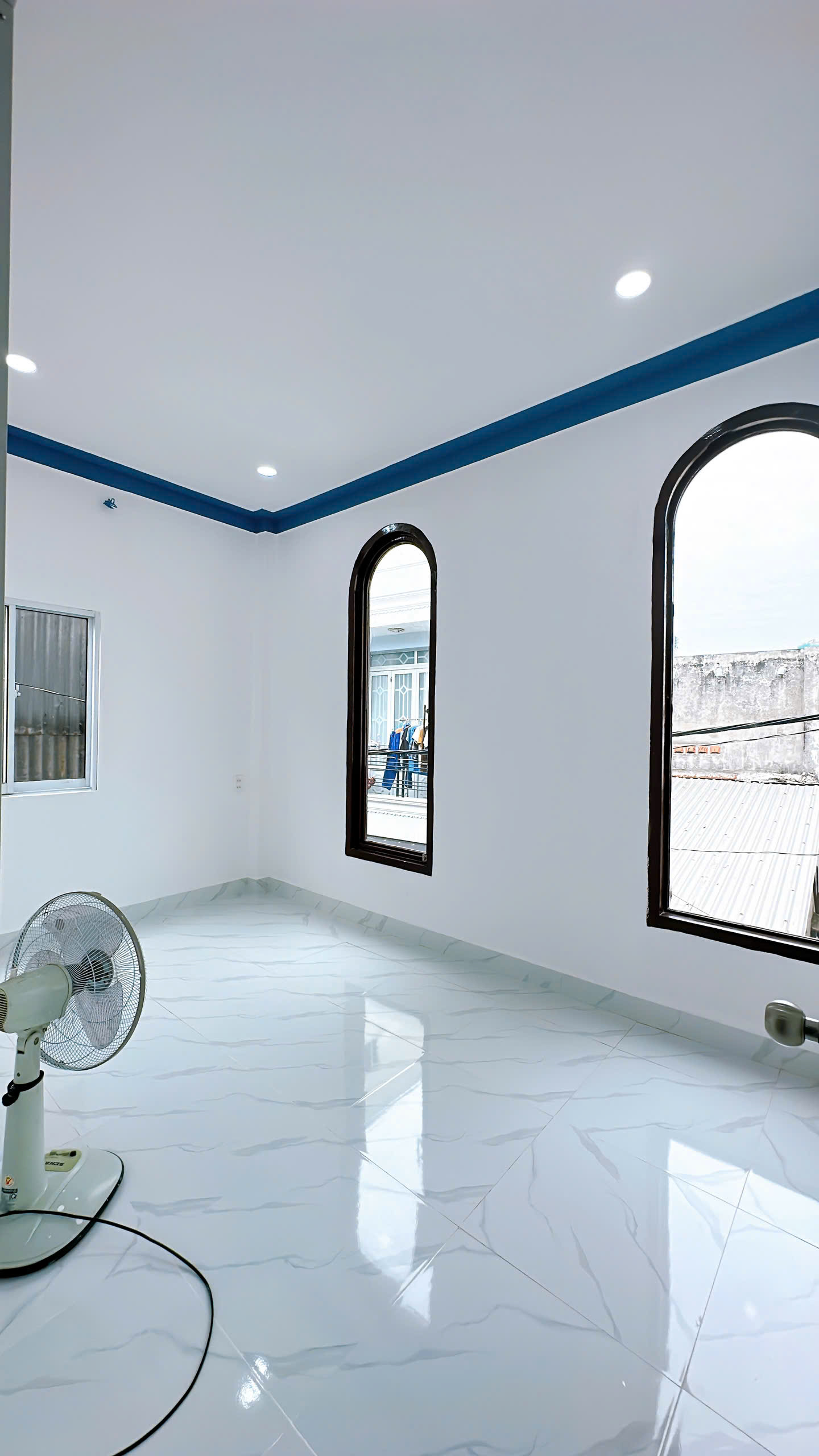 Sát mặt tiền xe hơi <br><br>Khánh Hội Q4  Trung tâm <br><br>HƠN 2 TỶ - Ảnh 2