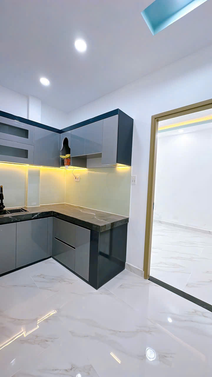SÁT MẶT TIỀN  ĐƯỞNG Vĩnh hội  Q4 <br><br>NGANG 3.45 DÀI 12.05  ĐÚC 2 TẤM CÓ 4 TỶ - Ảnh 2
