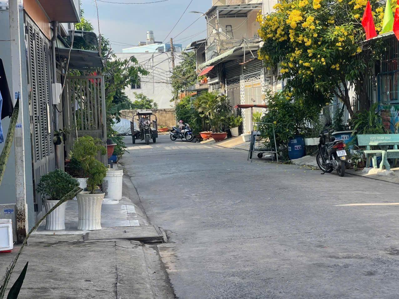 📣📣HÀNG THƠM ĐẦU TƯ NHÀ CẤP 4 CHÍNH CHỦ MỘT ĐỜI ĐƯỜNG NHỰA 8M GẦN CHỢ BẮP GIÁP Q12. - Ảnh chính