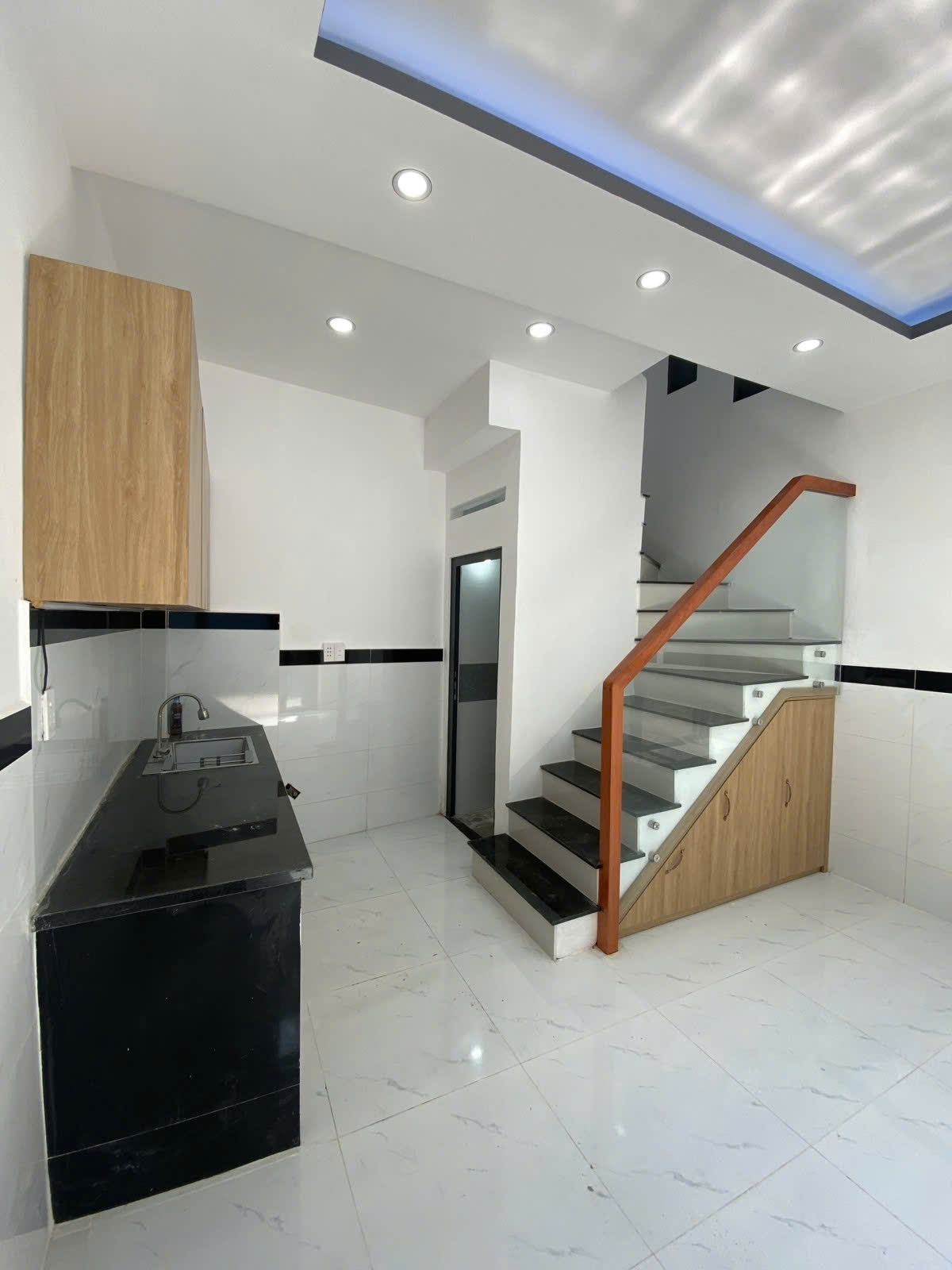 CHỈ NHỈNH 2 TỶ SƠ HỮU NGAY NHÀ LẠC LONG QUÂN - TÂN BÌNH - 20M2 2PN - Ảnh 1