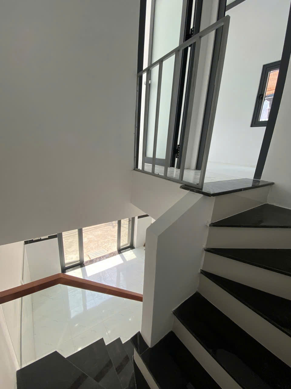 CHỈ NHỈNH 2 TỶ SƠ HỮU NGAY NHÀ LẠC LONG QUÂN - TÂN BÌNH - 20M2 2PN - Ảnh 2
