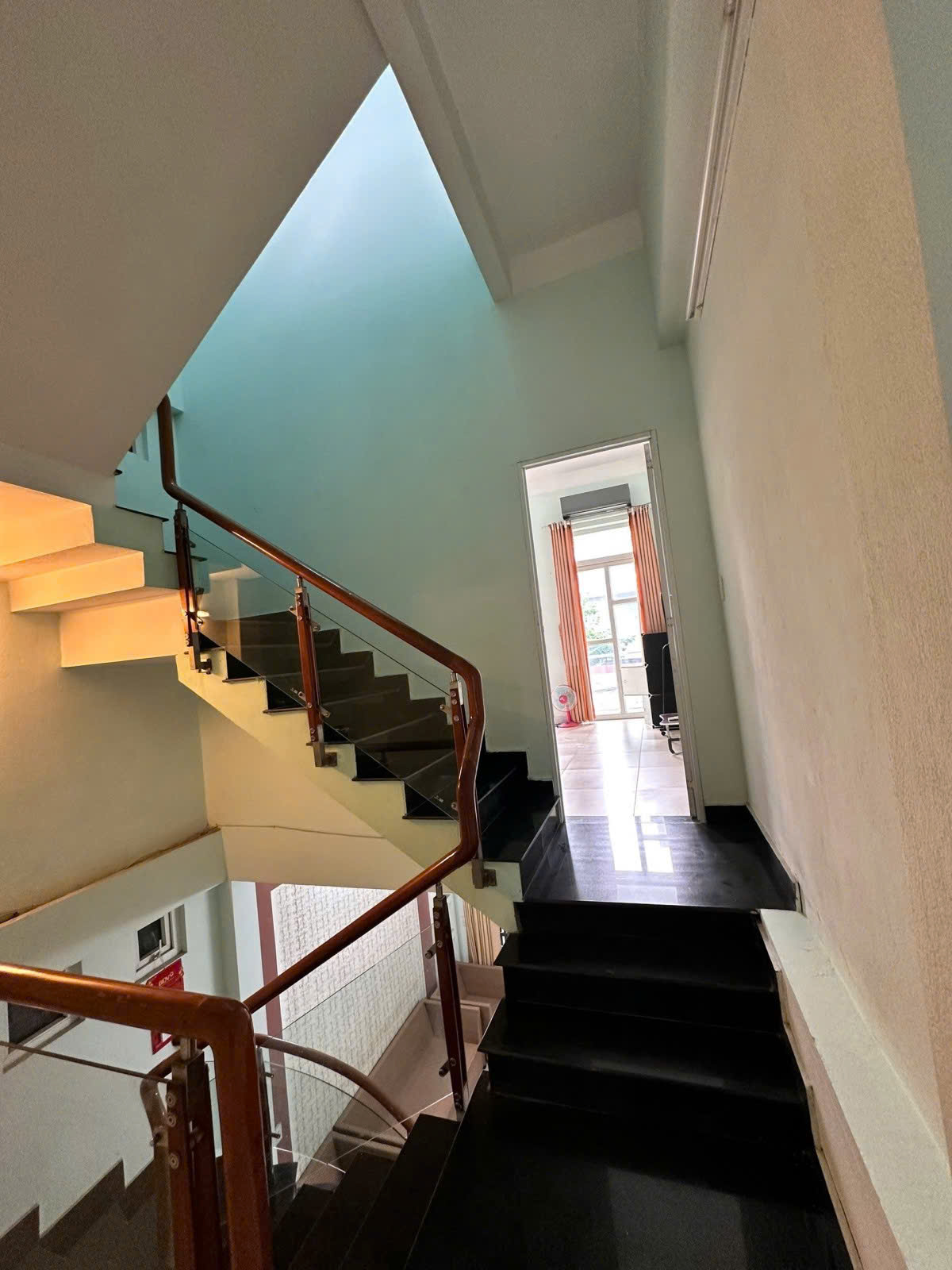 ♥ Nhà kiệt 5m thẳng 40m ra Nguyễn Hữu Thọ, 56m2, 3 tầng đúc, sạch đẹp, 5.1  tỷ - Ảnh chính