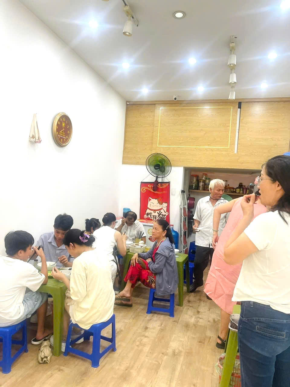 GIÁ TỐT - MÌNH CHO THUÊ MẶT BẰNG KINH DOANH BUỔI SÁNG TỪ 5H-15H CHIỀU TẠI PHỐ CỬA NAM, PHƯỜNG CỬA - Ảnh 2