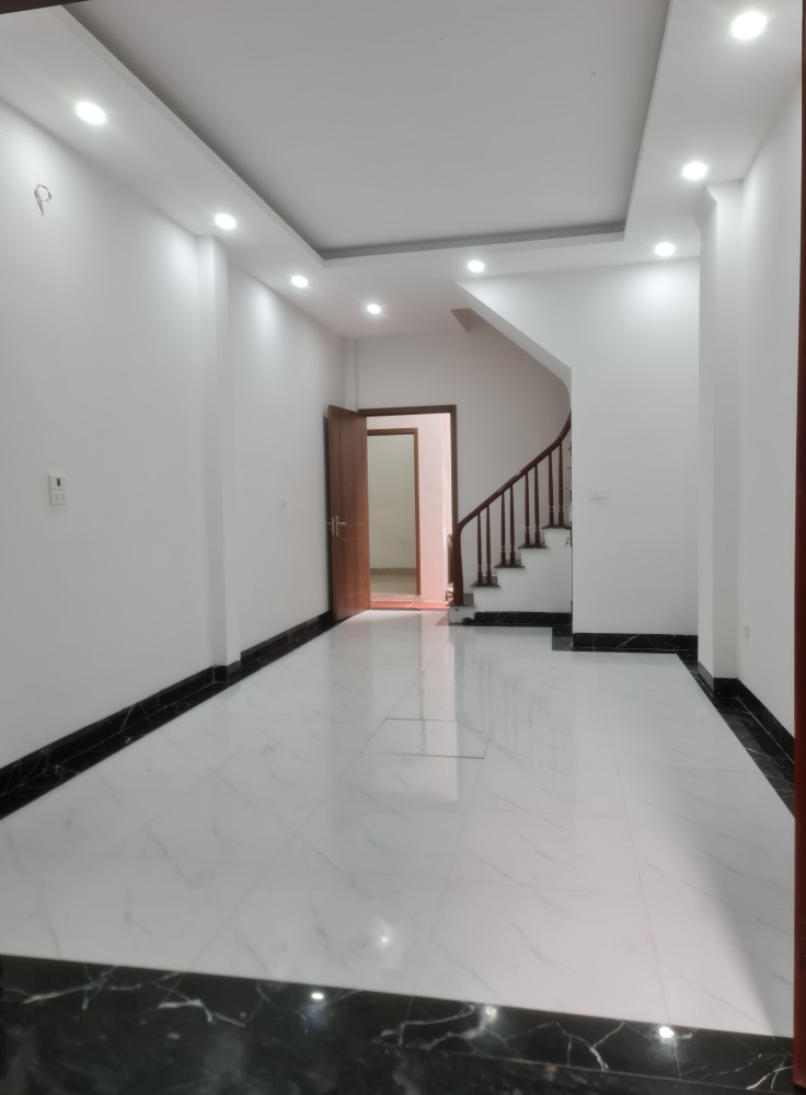 BÁN NHÀ HỒNG MAI HAI BÀ TRƯNG 4 TẦNG MỚI THOÁNG SÁNG GIAO THÔNG THUẬN TIỆN 40M 7,2 TỶ - Ảnh 1