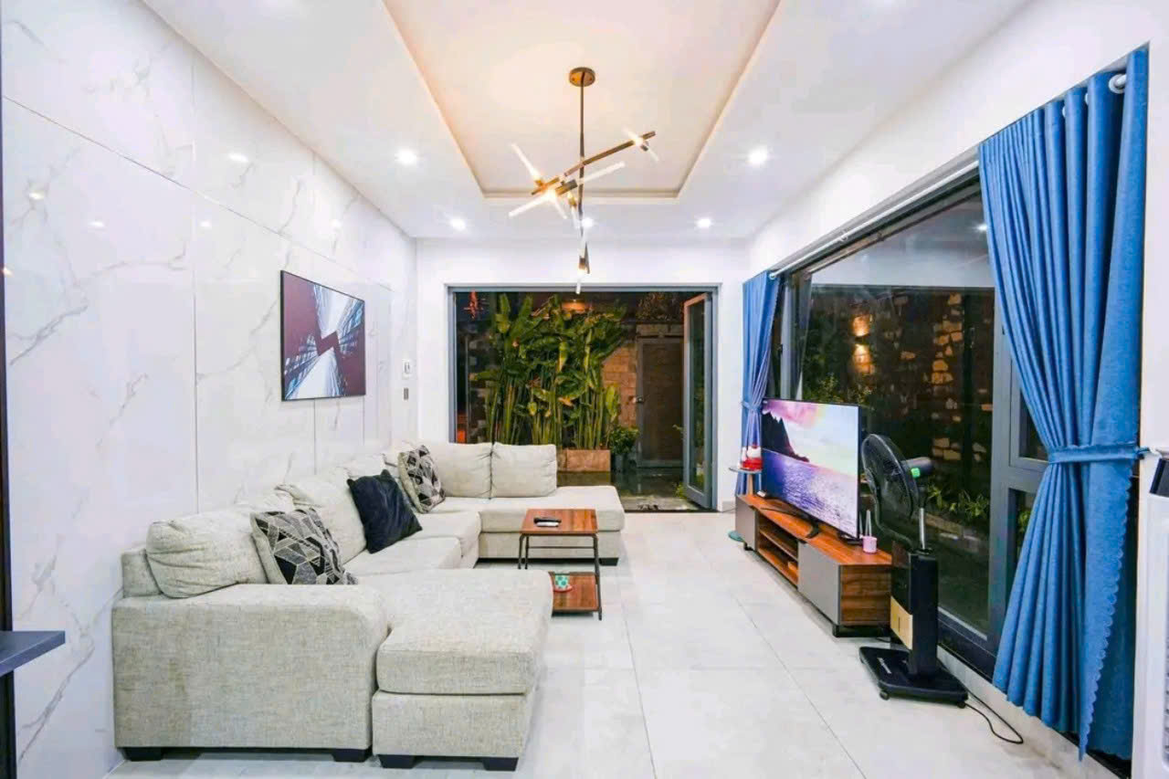 Bán villa Sơn trà 150m2 dòng tiền ổn định 50 tr/tháng mặt tiền Phan Bá Vành sát biển - Ảnh chính