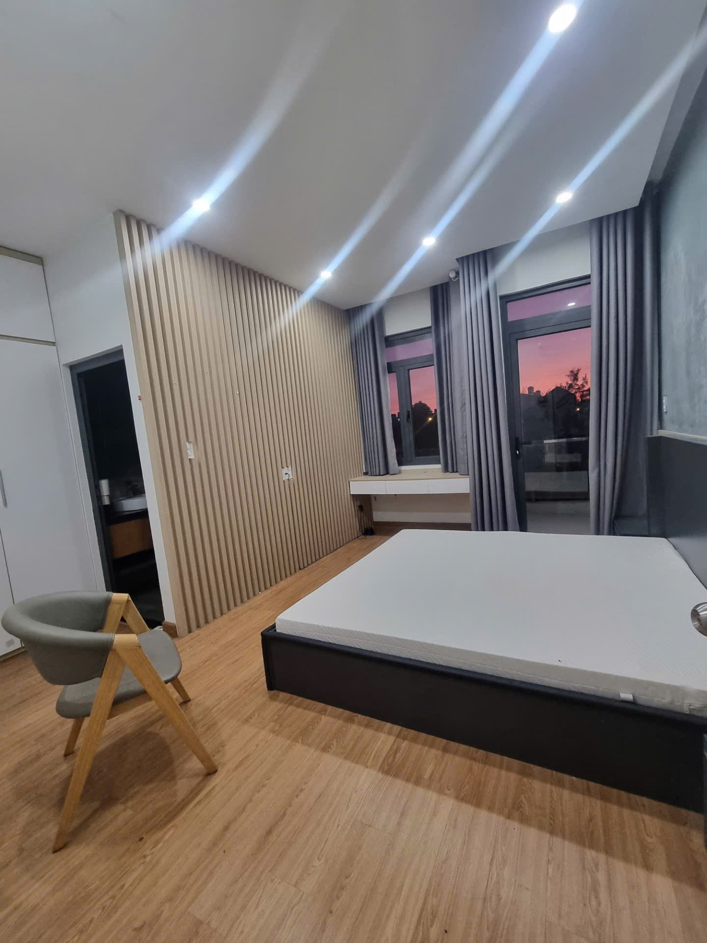 Bán nhà mặt phố Q.9, 112m², 4 tầng, 5PN, 13.9 tỷ, sổ hồng - Ảnh 3